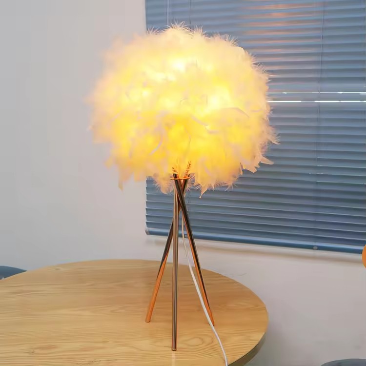 Hot Sale Modern Cute Fancy Pink Bedroom Bedside Side Feather Table Lamp for Living Room
